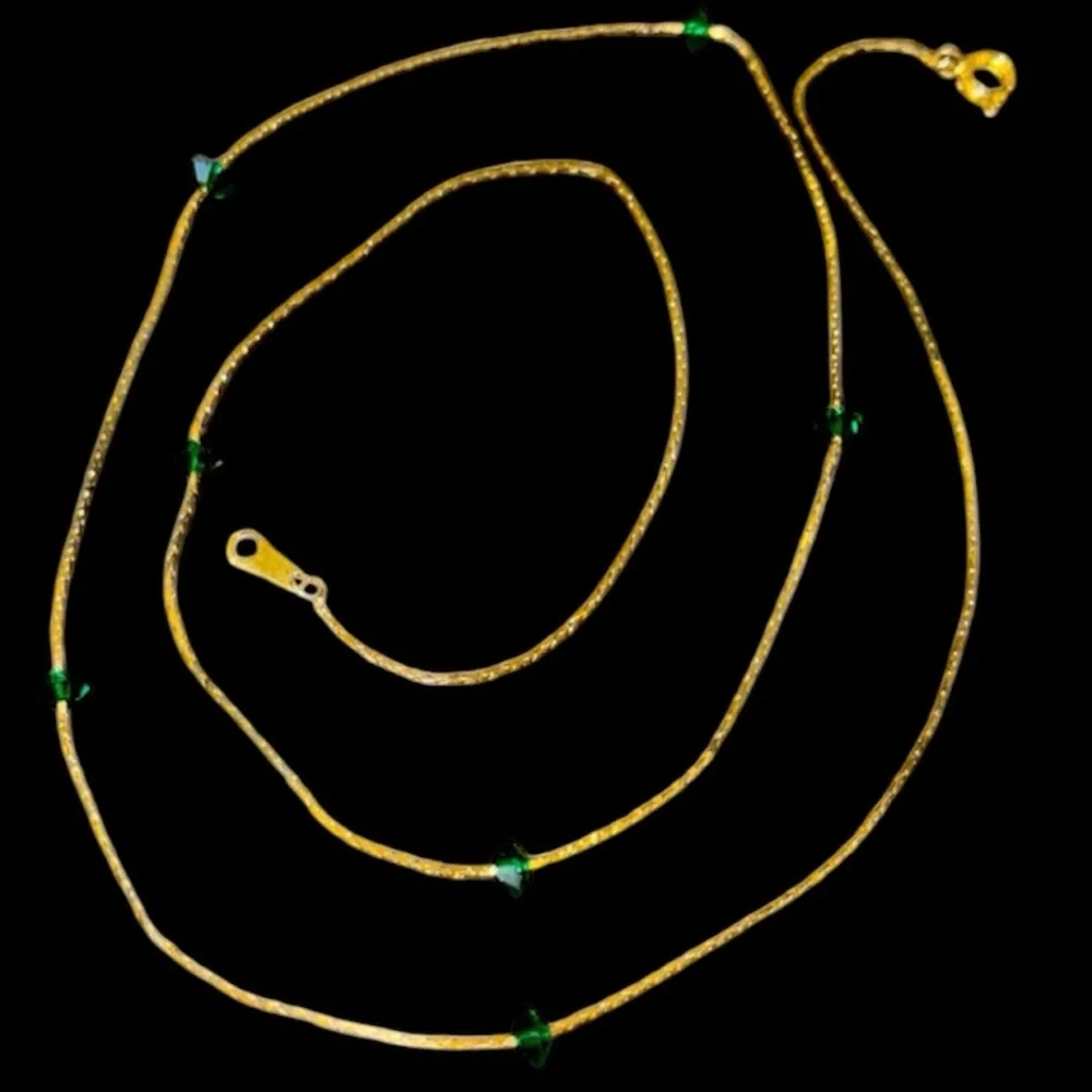 🛑🛑SOLD 🛑🛑Vintage Liquid Gold Necklace with Green Glass Crystals - Picture 8 of 17
